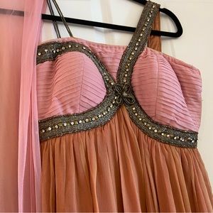 Xs-S Indian salwar. There’s room to take this out to make bigger by one size.